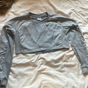 Gymshark long sleeve cropped shirt size L and color Gray